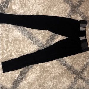 Lululemon Wunder Under reversible leggings.